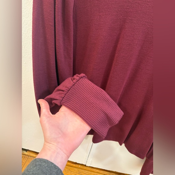 Gap Factory Soft Slub Puff Sleeve Long Sleeve Top in Burgundy - Picture 3 of 5